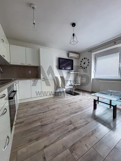 Byty na prenájom 3-izbový, Nové Zámky · €580
