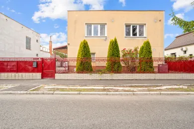 Domy na sprzedaż, 6-pokojowe, Veľký Meder · €215 000