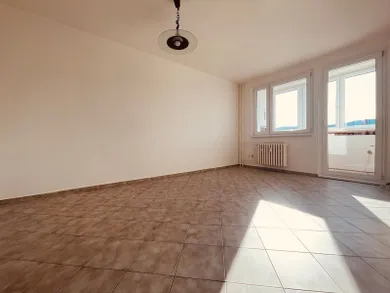 Na predaj 4-izbový byt, 75 m², Bratislava-Dúbravka, Nejedlého