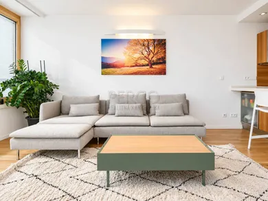 Na predaj 3-izbový byt, 83 m², Bratislava-Ružinov, Trenčianska