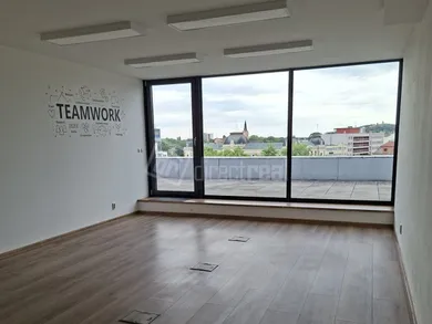 Komerčné priestory na prenájom, Nitra · €1 950