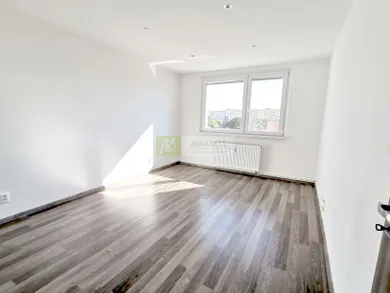 Na prenájom 1-izbový byt, 35 m², Bratislava-Vrakuňa, Rajčianska