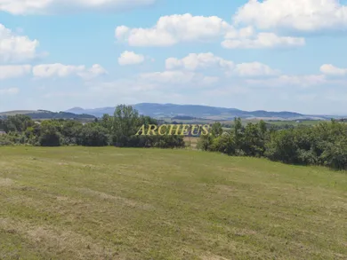Na predaj pozemok, Chmeľovec