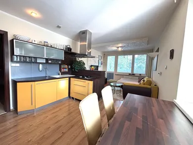 Квартири в оренду, 3-кімнатні, Banská Bystrica · €850
