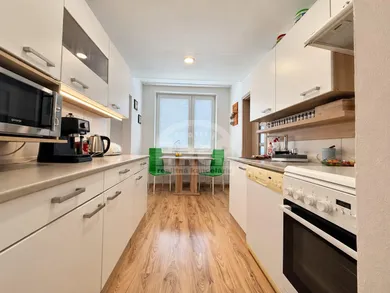 Na predaj 4-izbový byt, 79 m², Michalovce, -