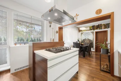 Na predaj 4-izbový byt, 96 m², Bratislava-Karlova Ves, Adámiho