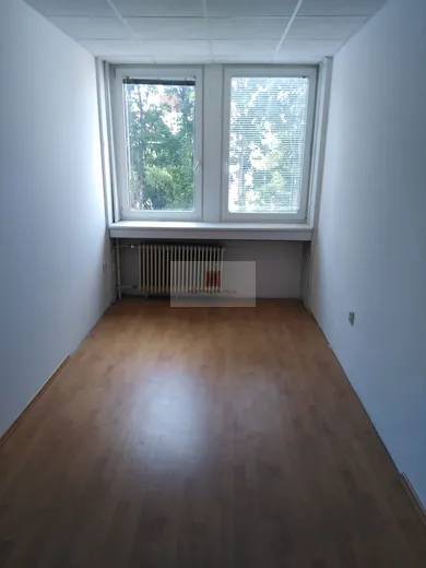 Na prenájom komerčné, 43 m², Bratislava-Nové Mesto, Pluhová