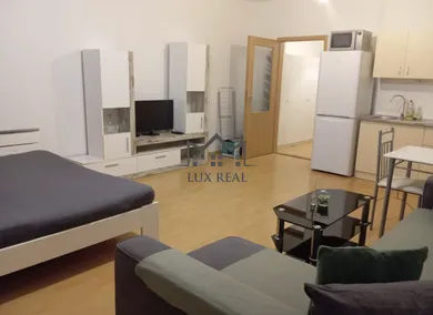 Na prenájom 1-izbový byt, 40 m², Bratislava-Petržalka, Vyšehradská