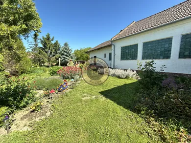 Na predaj 3-izbový dom, 136 m², Bezenye
