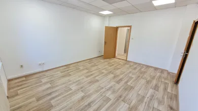 Na prenájom komerčné, 94 m², Žilina