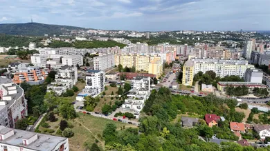 Na predaj 2-izbový byt, 66 m², Bratislava-Karlova Ves, Majerníkova