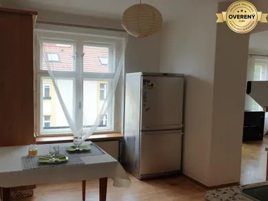 Na prenájom 2-izbový byt, 46 m², Bratislava-Nové Mesto, Mestská