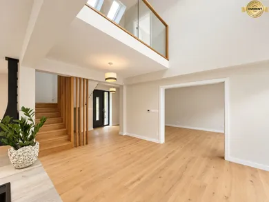 Na prenájom 5-izbový dom, 204 m², Bratislava-Nové Mesto, Vtáčie údolie