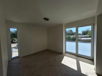 Na predaj 3-izbový byt, 86 m², Ivanka pri Dunaji, Okružná
