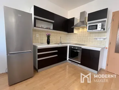 Na prenájom 3-izbový byt, 64 m², Trenčín, Východná