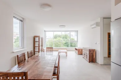 Na predaj 4-izbový byt, 137 m², Bratislava-Staré Mesto, Dunajská