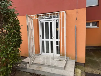 Na predaj 2-izbový byt, 46 m², Bratislava-Petržalka, Furdekova