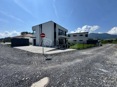 Mieszkania na sprzedaż, 3-pokojowe, Liptovský Mikuláš · €255 000