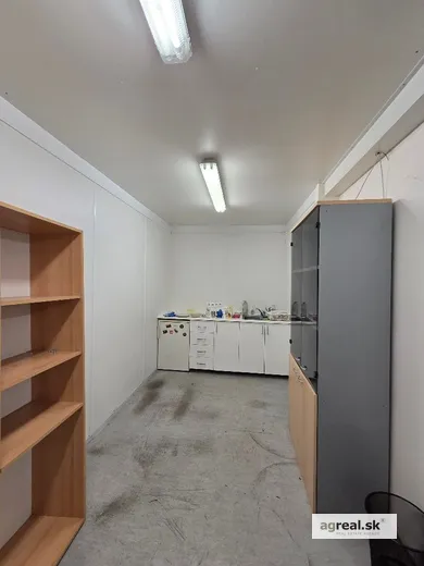 Na prenájom komerčné, 26 m², Bratislava-Nové Mesto