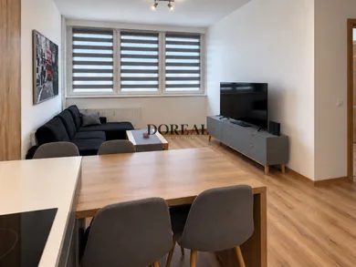 Na predaj 2-izbový byt, 42 m², Senica, Továrenská