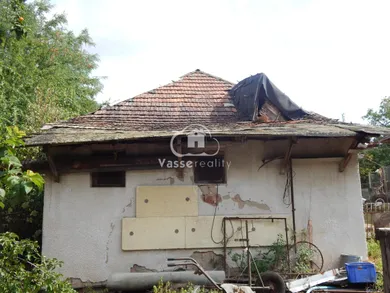 Na predaj 4-izbový dom, 390 m², Bruty, -
