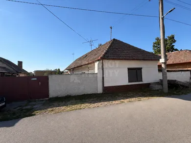 Na predaj dom, 622 m², Levice, Podhradie