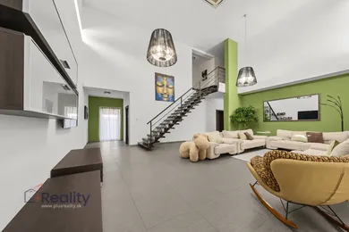 Na predaj 6-izbový dom, 470 m², Komárno, Levanduľová