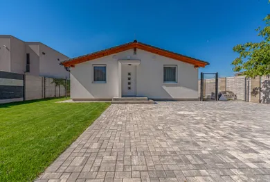 Eladó házak, Bratislava-Ružinov · €629 000