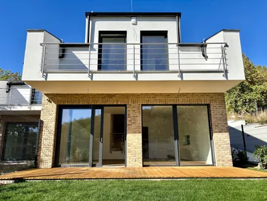 Na predaj dom, 117 m², Bratislava-Nové Mesto, Cesta na Kamzík