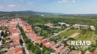 Na predaj pozemok, Modra