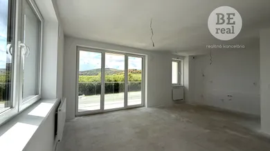 Na predaj 2-izbový byt, 71 m², Pezinok, Sasinkova
