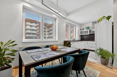 Na predaj 3-izbový byt, 85 m², Bratislava-Petržalka, Šustekova