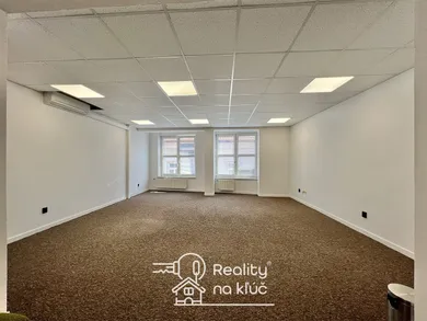 Na prenájom komerčné, 56 m², Nové Zámky, Hlavné Námestie