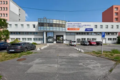 Lokale komercyjne na wynajem, Bratislava-Nové Mesto · €3842