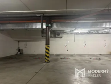 Na prenájom objekt, 12 m², Bratislava-Staré Mesto, Zámocká