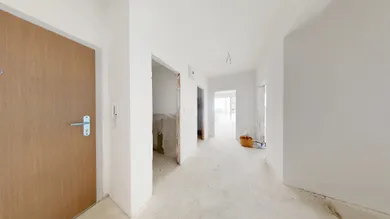 Na predaj 4-izbový byt, 96 m², Sereď, .