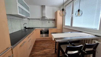 Na prenájom 3-izbový byt, 65 m², Bratislava-Vrakuňa, Toryská