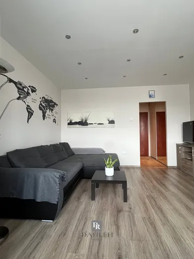 Na prenájom 2-izbový byt, 49 m², Bratislava-Petržalka, Rovniankova