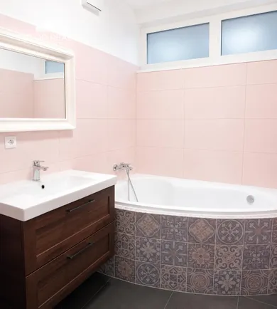 Na predaj 2-izbový byt, 64 m², Bratislava-Staré Mesto, Drotárska cesta