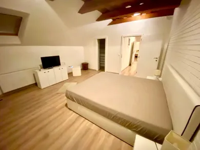 Byty na prenájom 4-izbový, Bratislava-Staré Mesto · €1 800