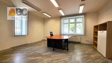 Na prenájom komerčné, 16 m², Zvolen, J. Jesenského