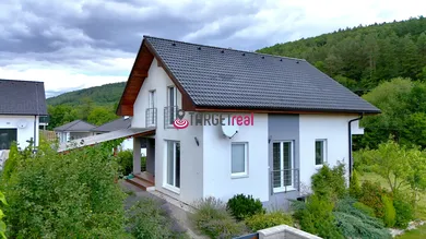 Domy na predaj 5-izbový, Púchov · €265 000