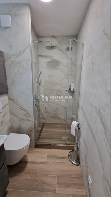 Na prenájom 1-izbový byt, 36 m², Nové Zámky, Nábrežná