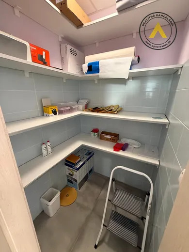 Na prenájom komerčné, 45 m², Hlohovec, Podzámska