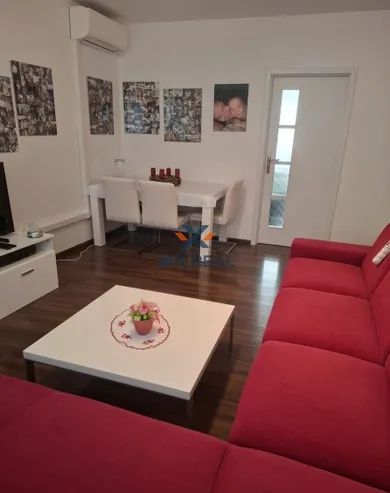 Na predaj 3-izbový byt, 66 m², Michalovce, ružová