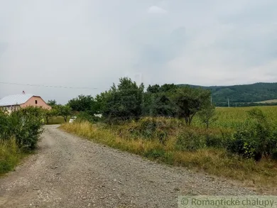 Na predaj pozemok, Smilno