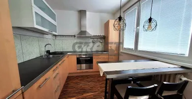 Byty na prenájom 3-izbový, Bratislava-Vrakuňa · €750