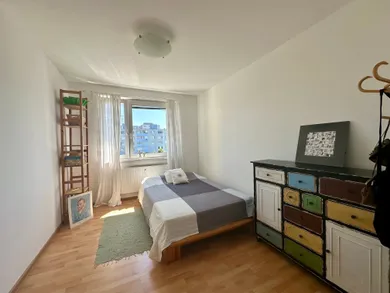 Na predaj 3-izbový byt, 65 m², Bratislava-Petržalka, Smolenická