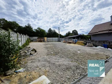 Land for rent in Sverepec · €400