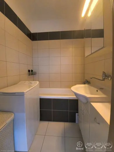 Na prenájom 1-izbový byt, 35 m², Bratislava-Petržalka, Lachova